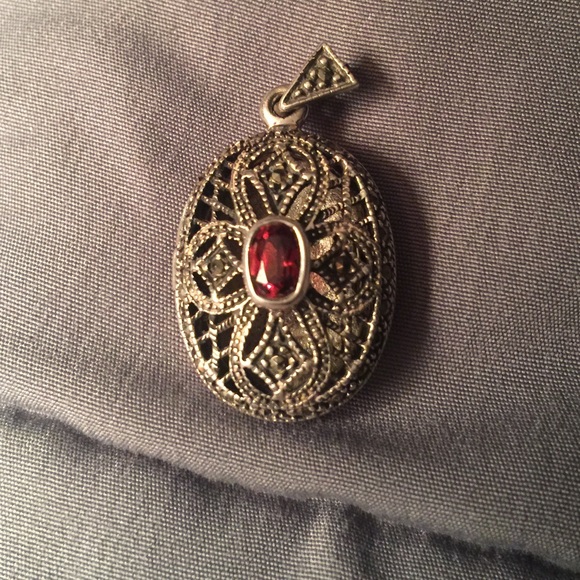 Jewelry - 925 Silver marcasite & garnet oval Lockett
